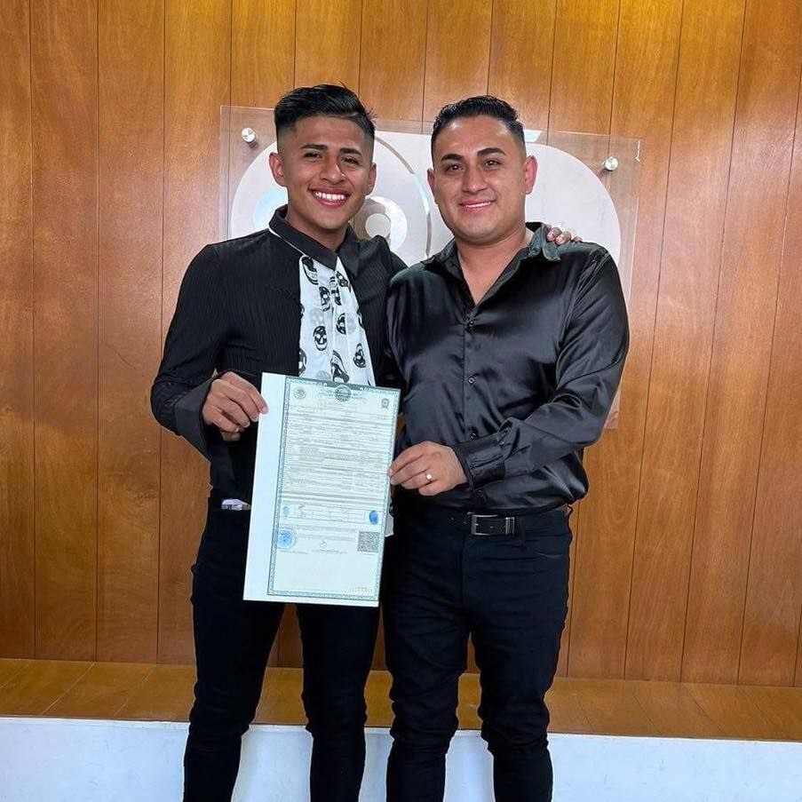 Abraham y Emmanuel  se convierten en el primer matrimonio LGBT en Apaseo el Grande