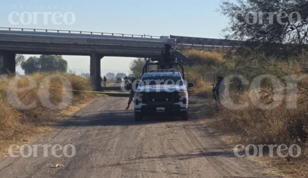 Dejan tres cuerpos en puente de autopista Salamanca-Irapuato; dos estaban colgados