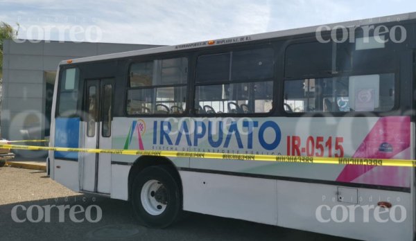 Rafaguean dos camiones de transporte público en Irapuato e interrumpen servicio