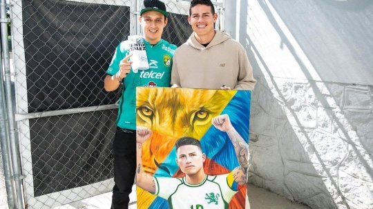 Colectivo RNK realiza y entrega pintura de James Rodríguez al jugador del Club León