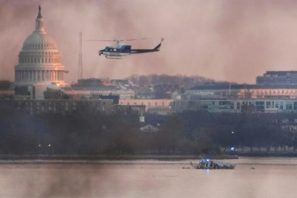 ¿Quién es el dueño de American Airlines, la compañía del avión accidentado en EU?