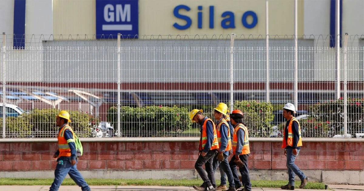 Trabajadores de GM en Silao protestan por falta de espacios para descanso en la planta 