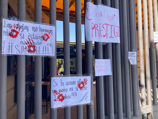 Protestan estudiantes de la Prepa UG de Silao por casos de acoso sexual de profesores